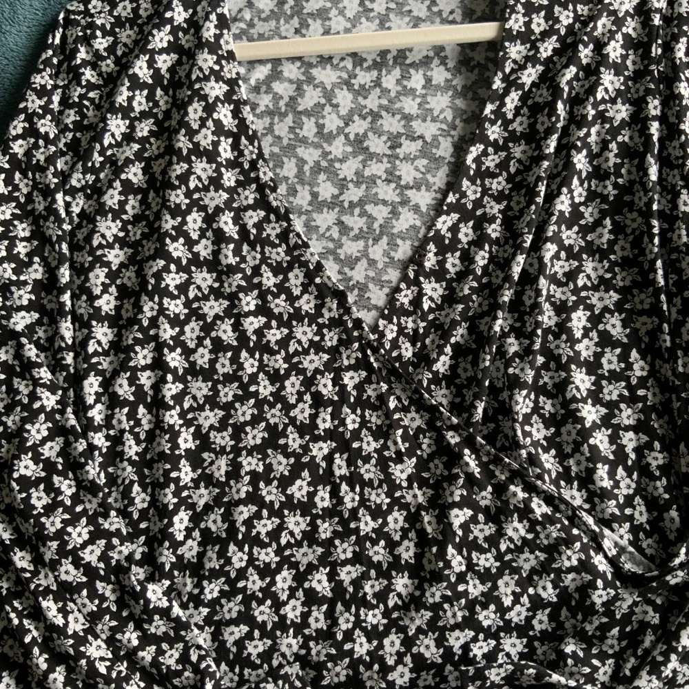 Michael Kors  wrap top nwot - Picture 4 of 4